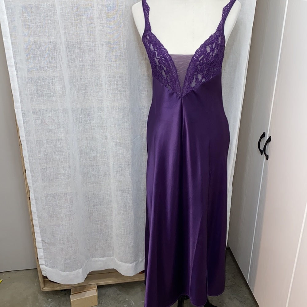 Vintage gold label VS purple